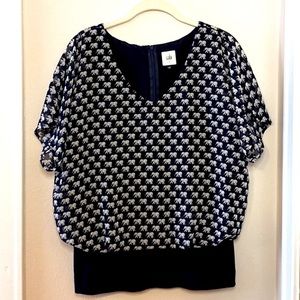 NOT AVAIL Cabi S Navy/White V Neck Elephant Print Lined CUTE Short Sleeve Blouse